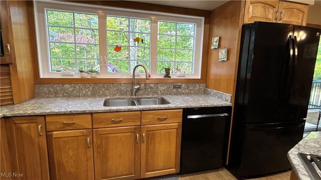 70 Crown Point, Geneva, OH 44041