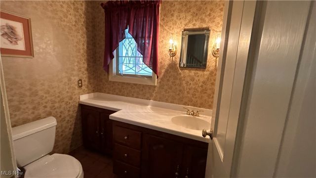 70 Crown Point, Geneva, OH 44041