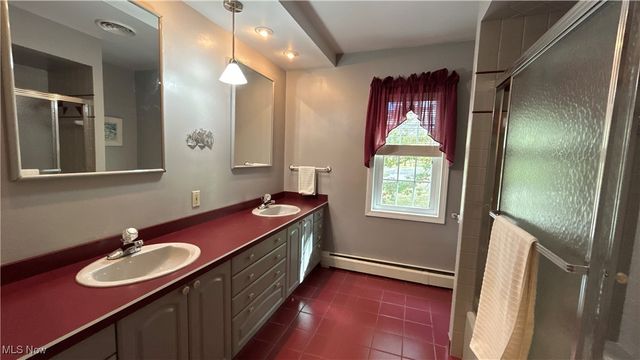 70 Crown Point, Geneva, OH 44041