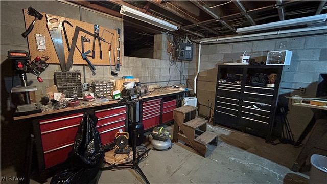 70 Crown Point, Geneva, OH 44041