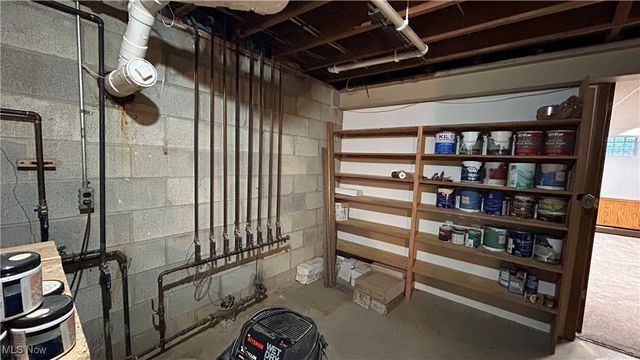 70 Crown Point, Geneva, OH 44041