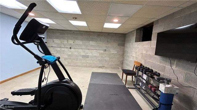 70 Crown Point, Geneva, OH 44041