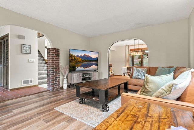 6668 Crackleberry Trail, Woodbury, MN 55129