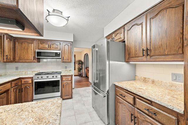 6668 Crackleberry Trail, Woodbury, MN 55129