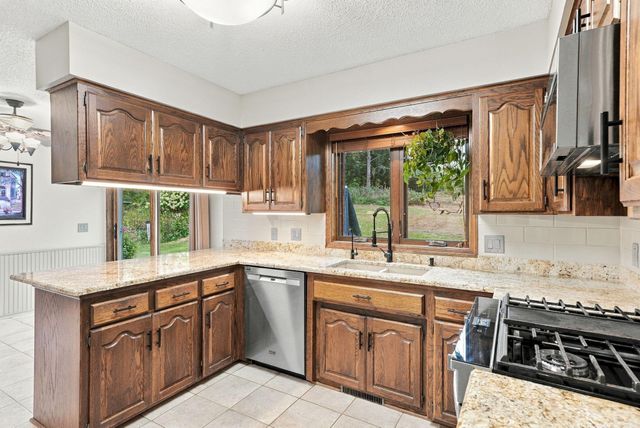 6668 Crackleberry Trail, Woodbury, MN 55129