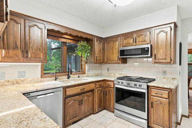 6668 Crackleberry Trail, Woodbury, MN 55129