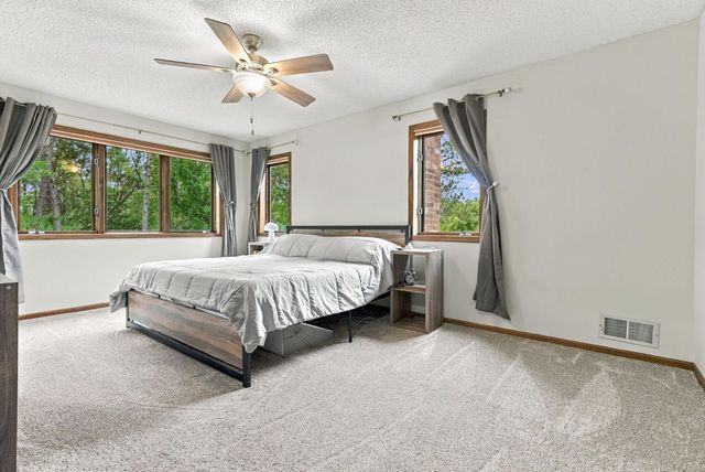 6668 Crackleberry Trail, Woodbury, MN 55129