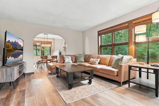 6668 Crackleberry Trail, Woodbury, MN 55129