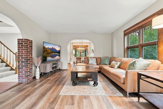 6668 Crackleberry Trail, Woodbury, MN 55129
