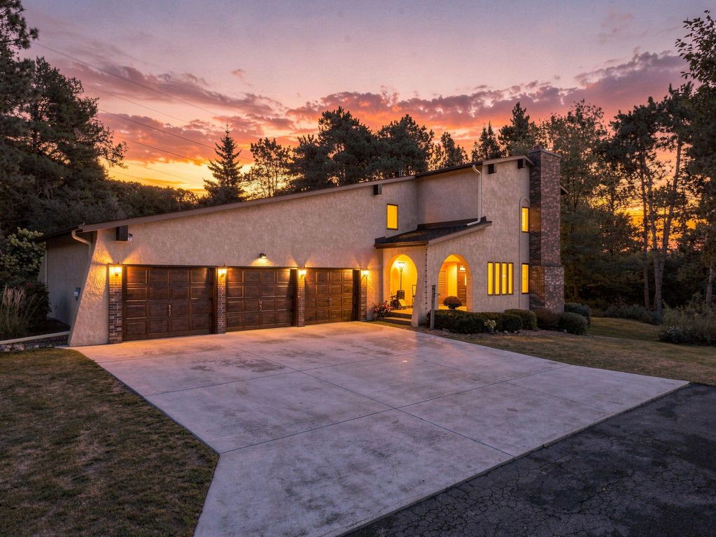6668 Crackleberry Trail, Woodbury, MN 55129