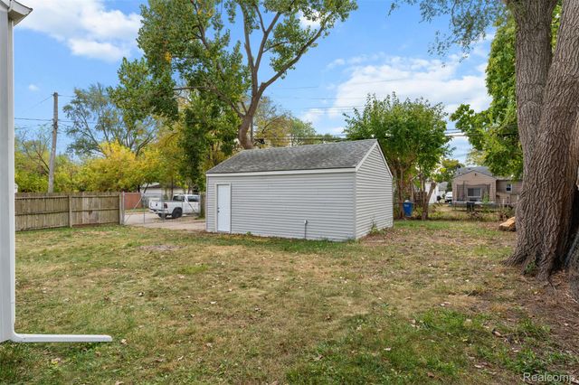 12866 Toepfer Road, Warren, MI 48089