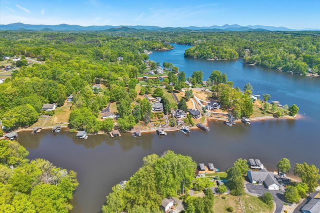 400 Sourwood DR, Hardy, VA 24101