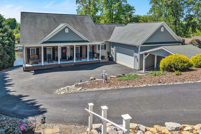 400 Sourwood DR, Hardy, VA 24101