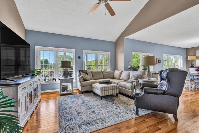 400 Sourwood DR, Hardy, VA 24101
