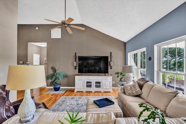 400 Sourwood DR, Hardy, VA 24101