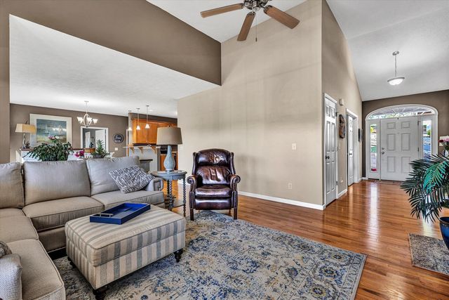 400 Sourwood DR, Hardy, VA 24101