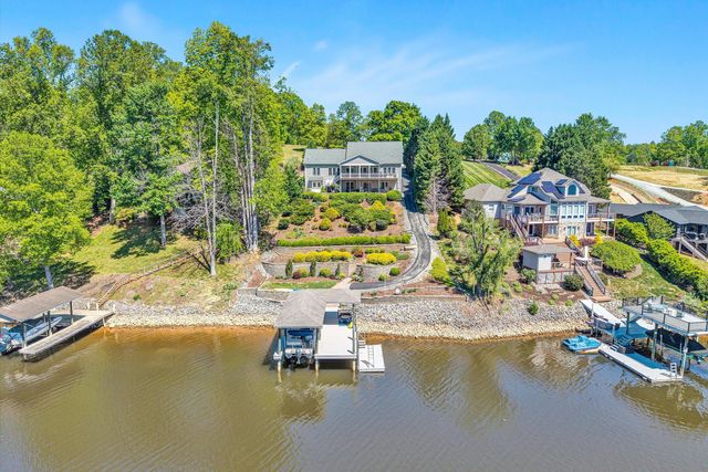 400 Sourwood DR, Hardy, VA 24101