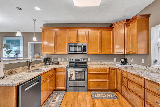 400 Sourwood DR, Hardy, VA 24101