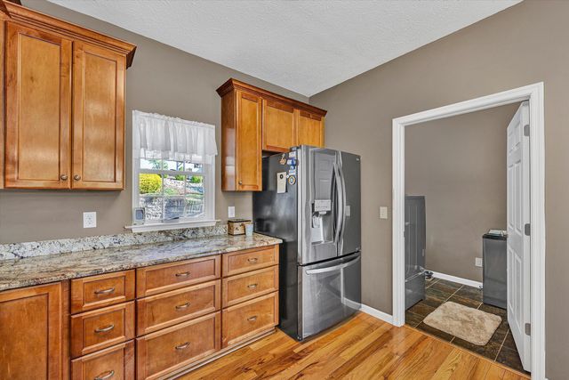 400 Sourwood DR, Hardy, VA 24101