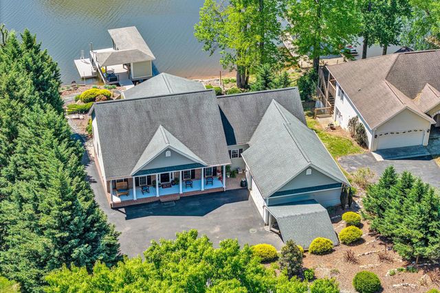 400 Sourwood DR, Hardy, VA 24101
