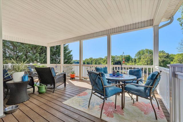 400 Sourwood DR, Hardy, VA 24101