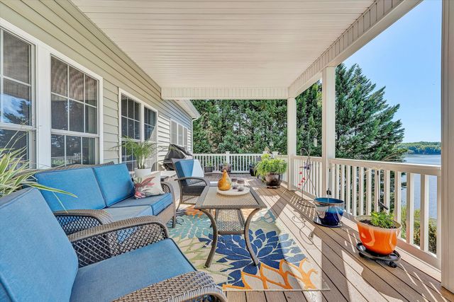 400 Sourwood DR, Hardy, VA 24101