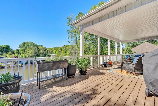 400 Sourwood DR, Hardy, VA 24101