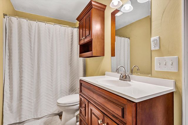400 Sourwood DR, Hardy, VA 24101