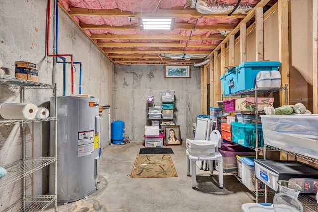 400 Sourwood DR, Hardy, VA 24101