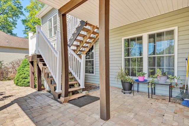 400 Sourwood DR, Hardy, VA 24101