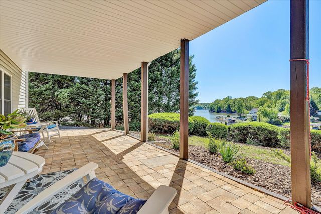 400 Sourwood DR, Hardy, VA 24101