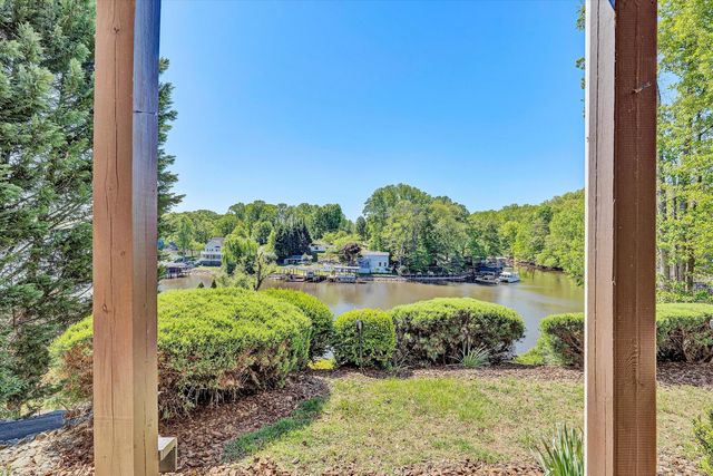 400 Sourwood DR, Hardy, VA 24101