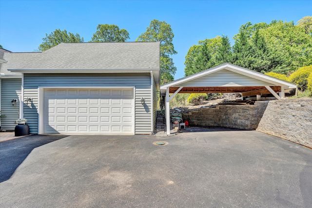 400 Sourwood DR, Hardy, VA 24101