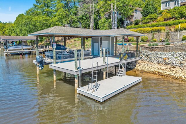 400 Sourwood DR, Hardy, VA 24101