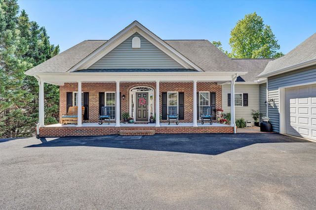 400 Sourwood DR, Hardy, VA 24101