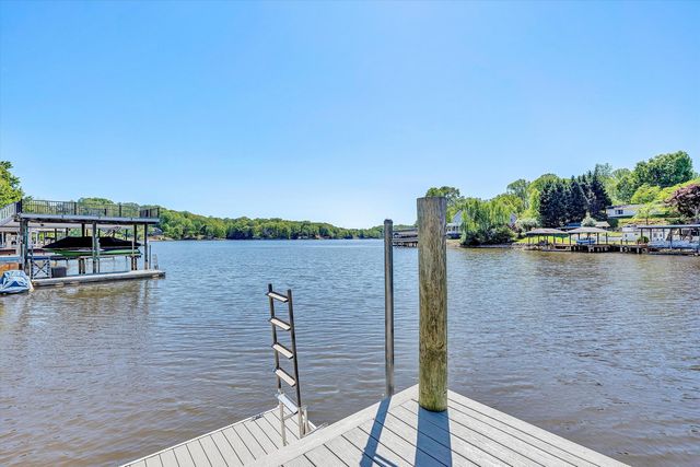 400 Sourwood DR, Hardy, VA 24101