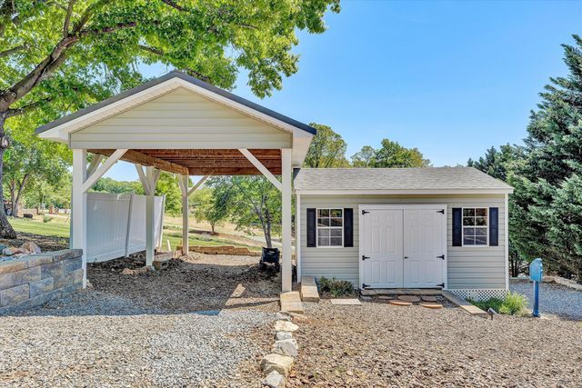 400 Sourwood DR, Hardy, VA 24101