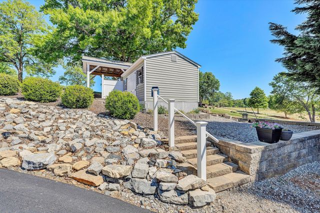 400 Sourwood DR, Hardy, VA 24101
