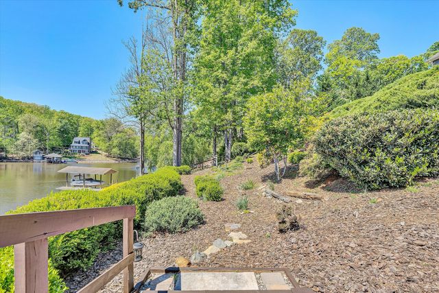 400 Sourwood DR, Hardy, VA 24101