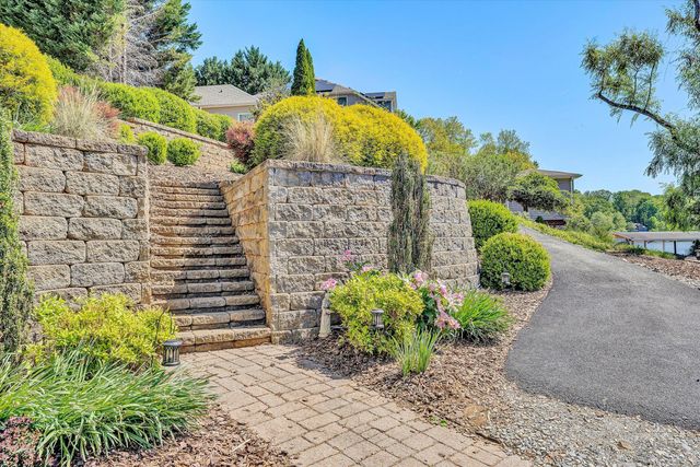 400 Sourwood DR, Hardy, VA 24101