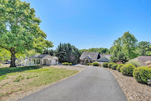 400 Sourwood DR, Hardy, VA 24101