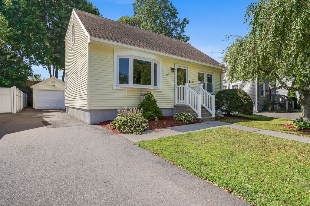 385 Burnsford Avenue, Bridgeport, CT 06606