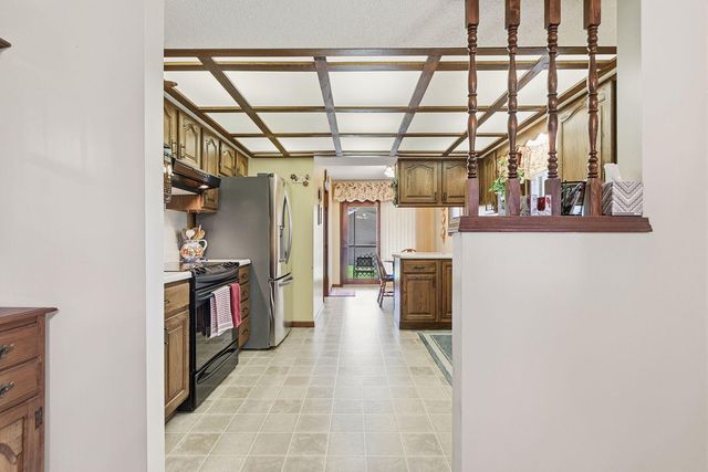 710 E TARR ST, Centralia, MO 65240