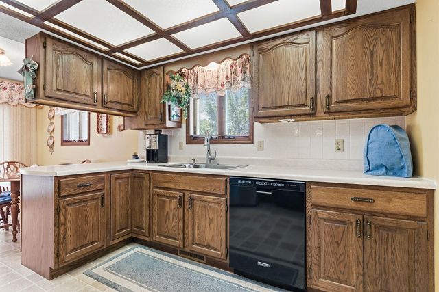 710 E TARR ST, Centralia, MO 65240