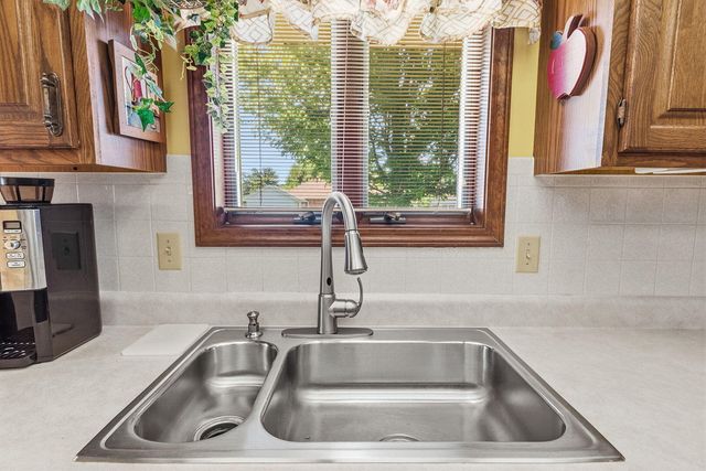 710 E TARR ST, Centralia, MO 65240
