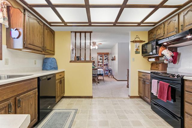 710 E TARR ST, Centralia, MO 65240
