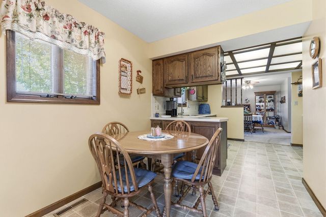 710 E TARR ST, Centralia, MO 65240