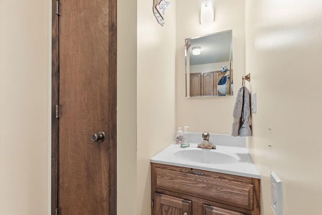 710 E TARR ST, Centralia, MO 65240