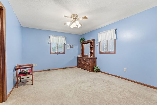710 E TARR ST, Centralia, MO 65240