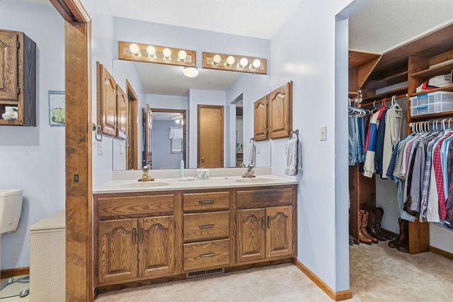 710 E TARR ST, Centralia, MO 65240